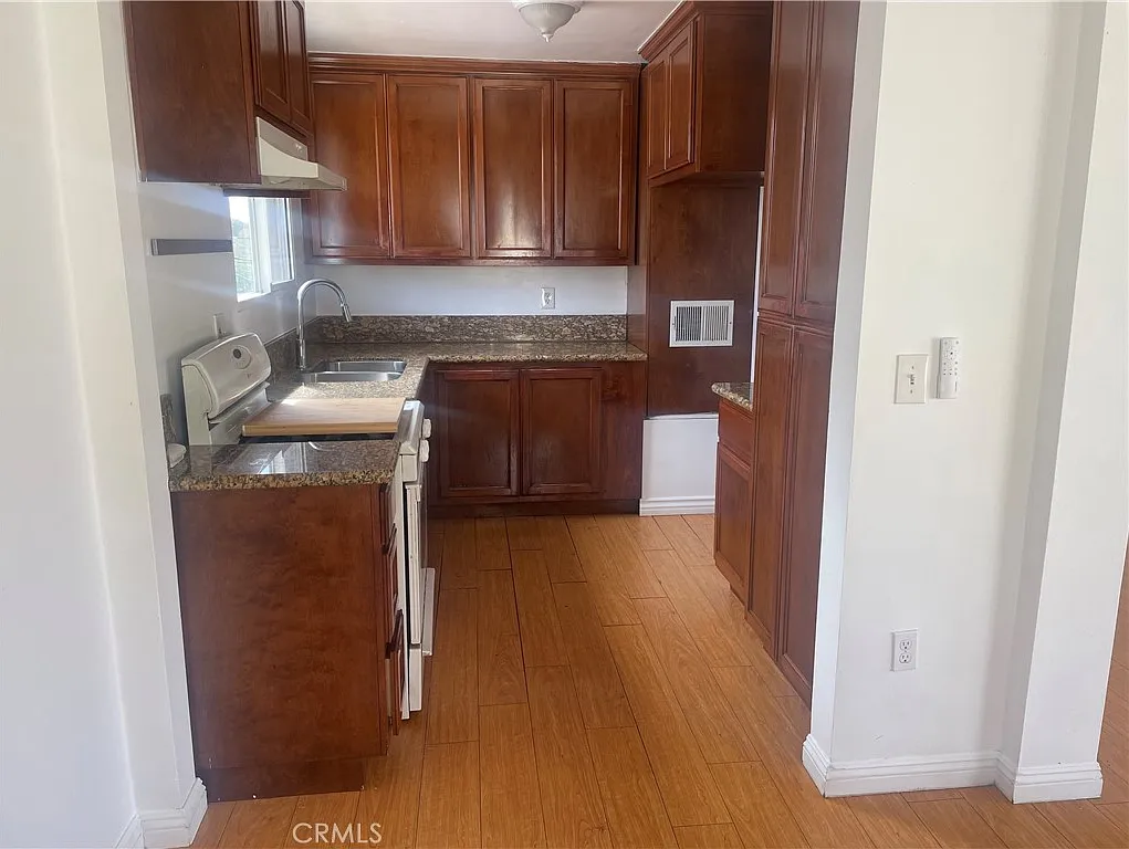2 bed, 850 sqft, $2,250 — Photo 3