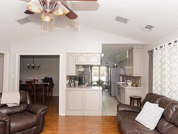 4th image of 307 Shepards Hill Dr