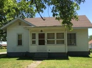 593 E 6th St, Neoga, IL 62447