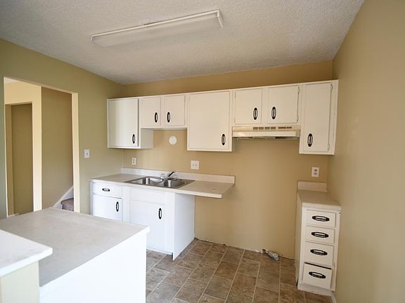 3rd image of 9455 English Oak Dr