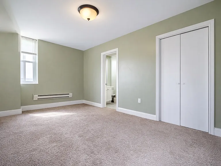 4651 Centre Ave — Photo 4