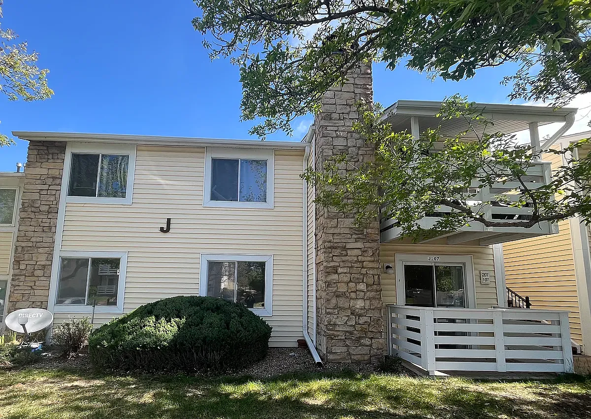 8555 Fairmount Dr — Photo 4