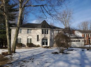 84 Rolling Meadow Ln, East Amherst, NY 14051