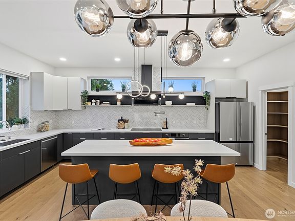 3rd image of 5114 15th Avenue S
