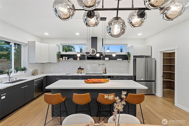 3rd image of 5114 15th Avenue S