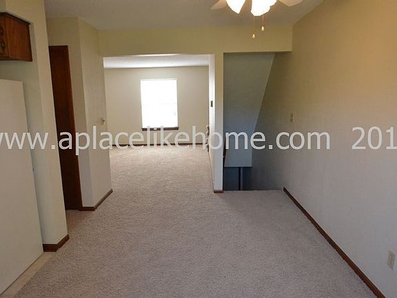 4th image of 410 NE Timbercreek Dr
