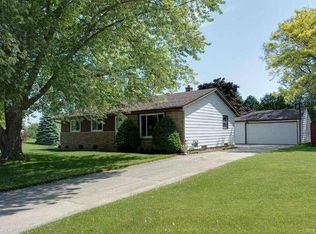 300 Mayfair Dr, Saukville, WI 53080