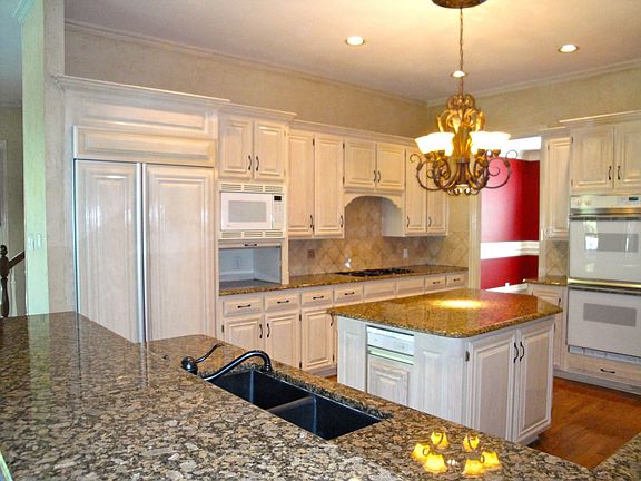 Granite Counters and Breakfast Bar