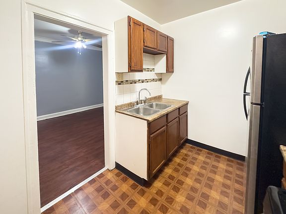 4th image of 8305 S Ashland Ave #2