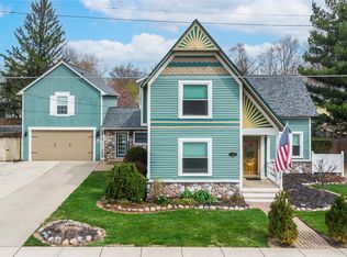 208 W Rockwell St, Fenton, MI 48430