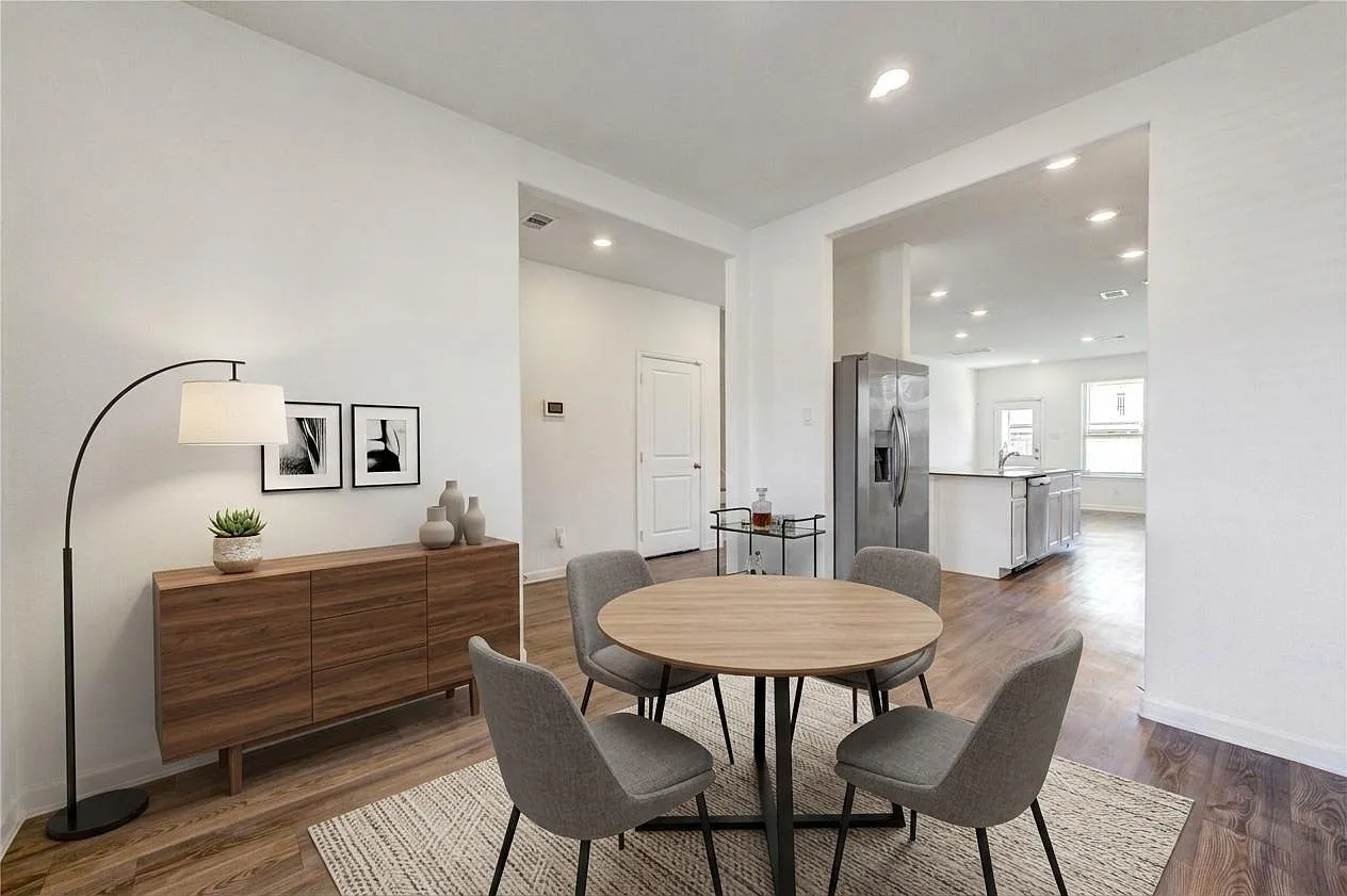 4 bed, 2.5 bath, 2506 sqft, $2,375 — Photo 4