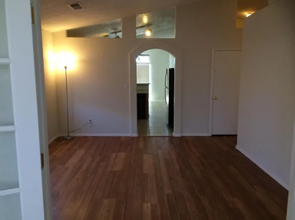 10631 Rockcliff Dr NW, Albuquerque, NM 87114