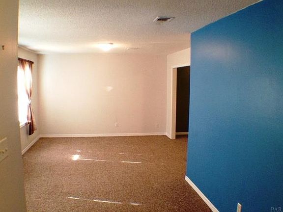 2nd image of 301 Dolphin St
