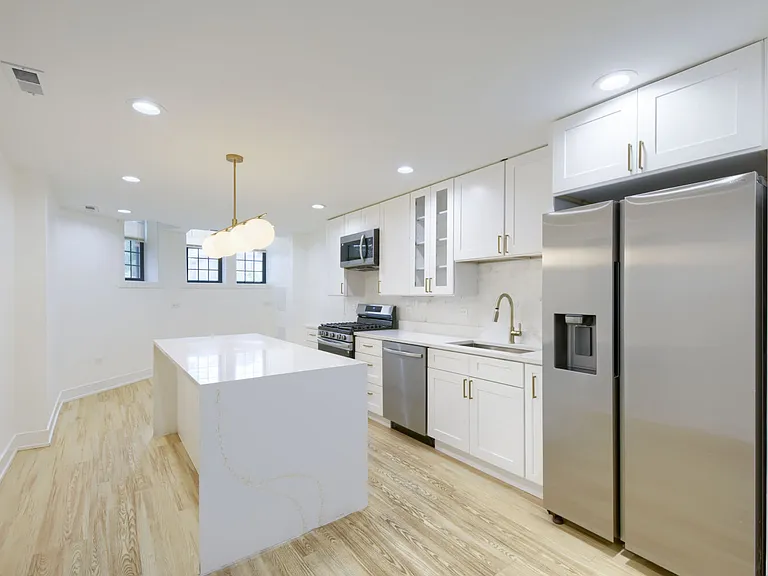 6724 N Rockwell St #G — Photo 2