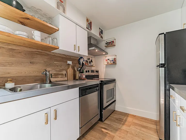 300 Crockett St #111 — Photo 6