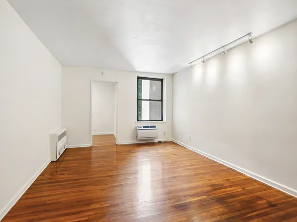 649 Second Avenue image 2 of 8