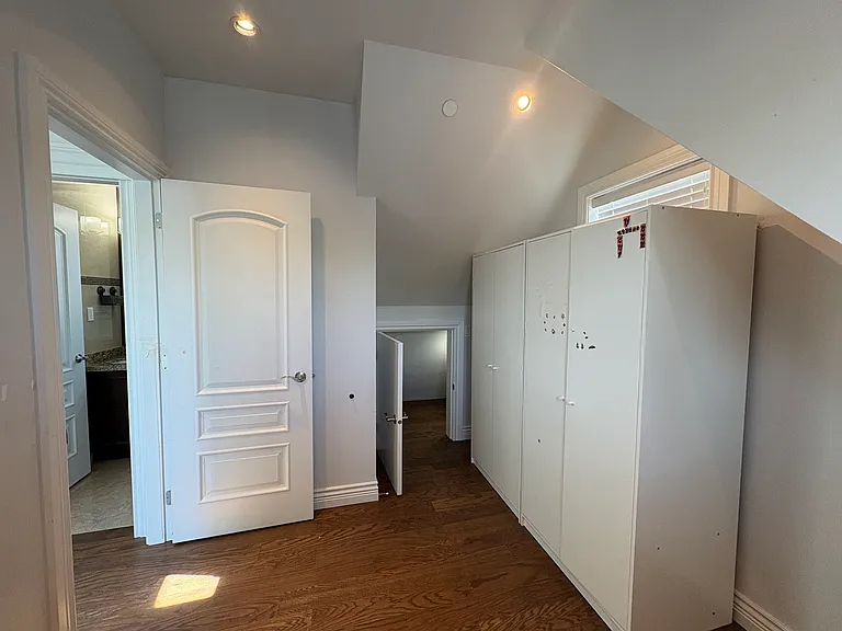 5772 Rhodes St — Photo 14