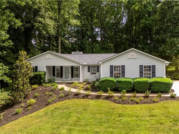 4340 Oak Creek Dr, Gainesville, GA 30506