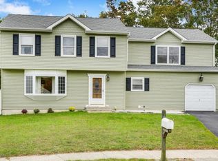 1057 Torremolinos Ct, Toms River, NJ 08753