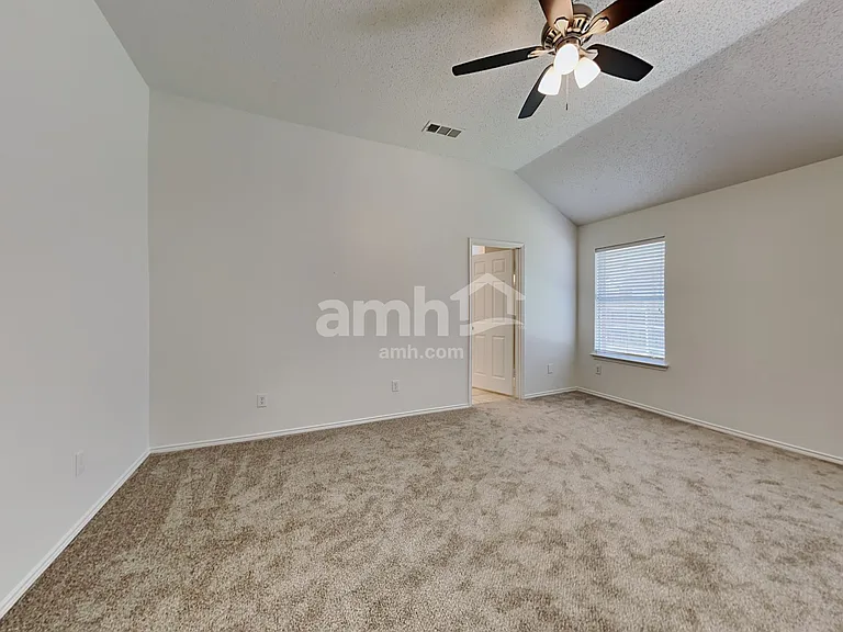 609 Crystal Brook Dr — Photo 9