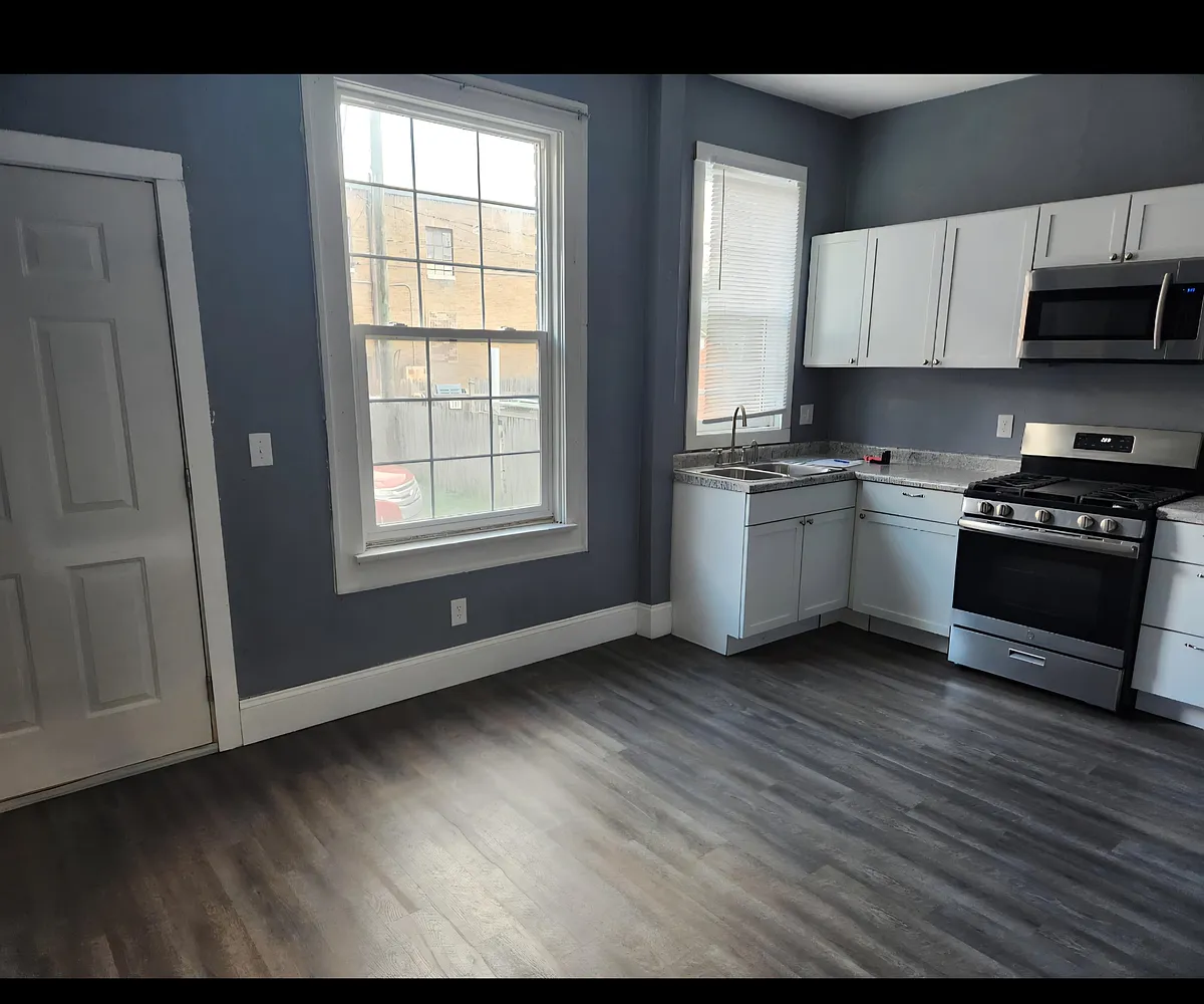 Building Photo - 471 N State Ave #1