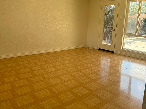 3rd image of 861 N Citrus Ave