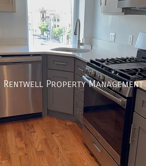 423-425 Dekalb St #3 — Photo 3