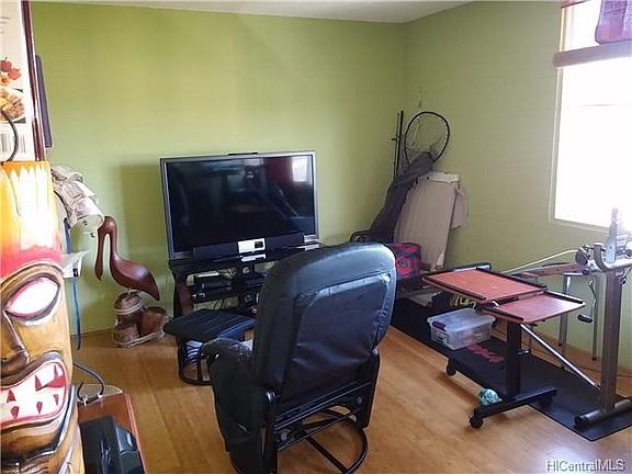 3rd image of 909 Ala Nanala St APT 2001