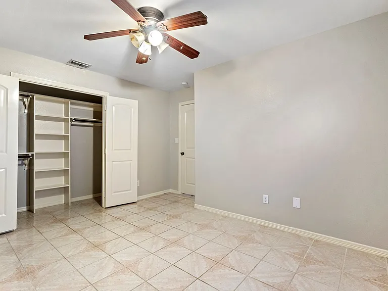 610 Violet Ln — Photo 14