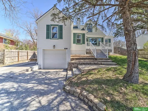 811 S 68th St, Omaha, NE 68106