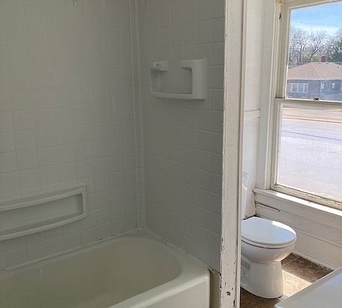 4th image of 315 W Koenig St #1/2