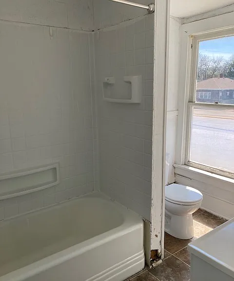 315 W Koenig St #1/2 — Photo 4