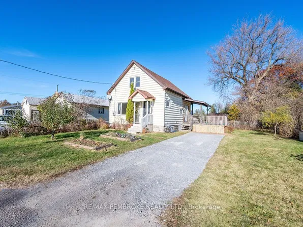 445 Thompson St, Pembroke, ON K8A 3S2