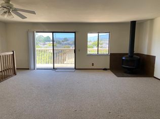 571 Spruce St, Half Moon Bay, CA 94019