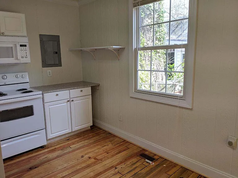 414 1/2 Chamberlain St — Photo 17