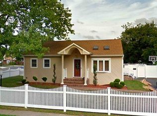 2 Prospect St W, Amityville, NY 11701