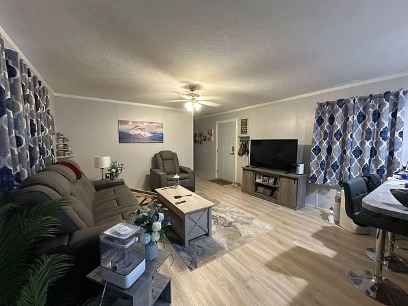 233 Long Leaf Dr