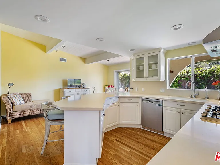 1336 Bienveneda Ave — Photo 17