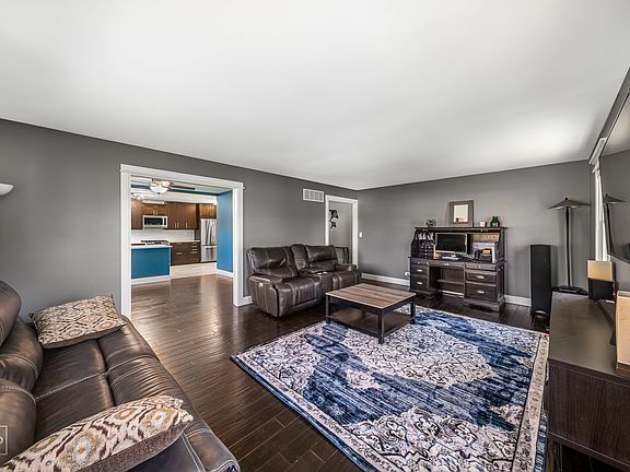 3rd image of 24 Bardsey Dr
