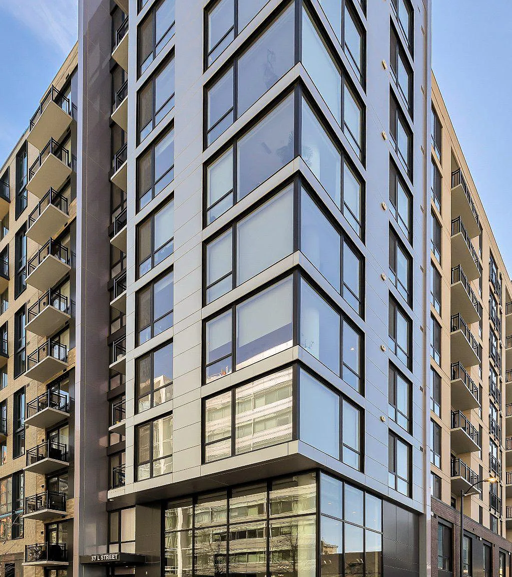 1 bed, 1.0 bath, 700 sqft, $3,100 — Photo 2