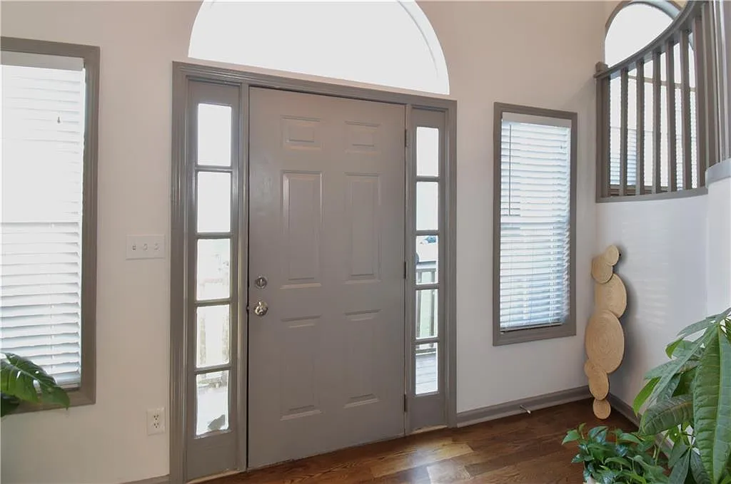 3 bed, 2.0 bath, 1474 sqft, $1,975 — Photo 2