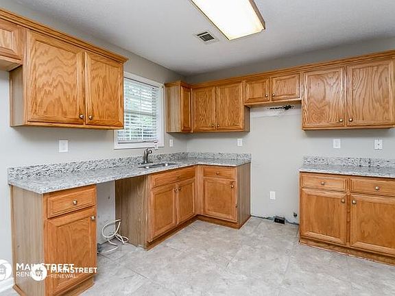 5th image of 410 Pamela Ct