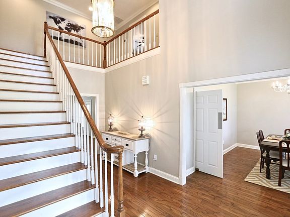 3rd image of 212 Breezy Hill Dr