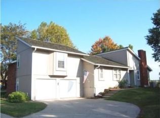 609 NE Burning Tree St, Lees Summit, MO 64064