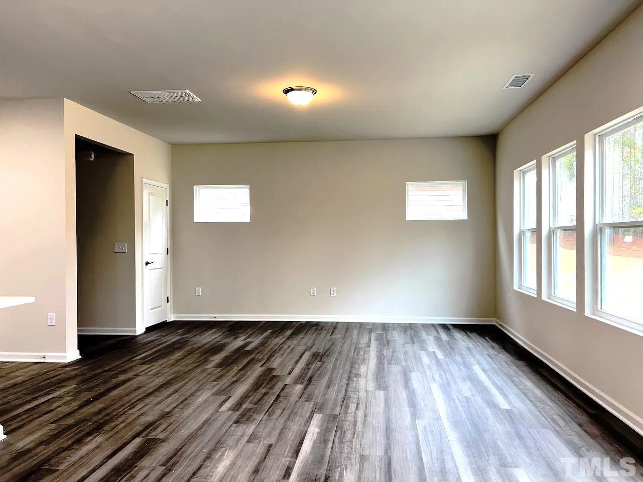 Beautiful 4 Bedroom, loft & Double Garage, Single Family House for Rent — Photo 4
