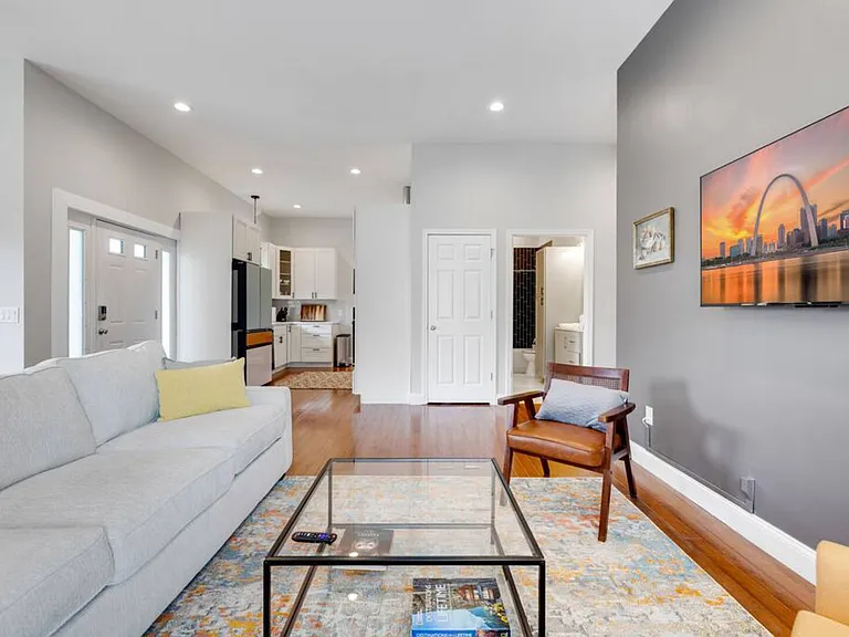 Robert Ave — Photo 3