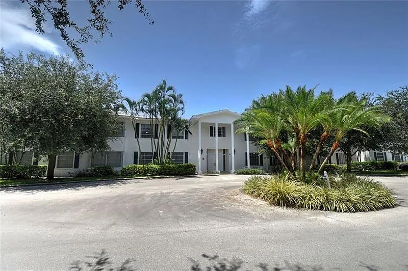 2 bed, 1.5 bath, 875 sqft, $1,800 — Photo 1
