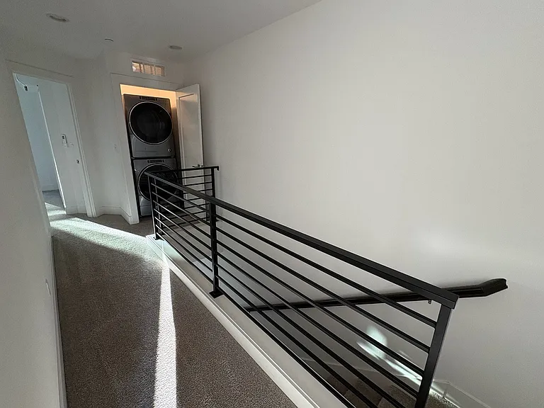 947 W McGraw St #41 — Photo 18