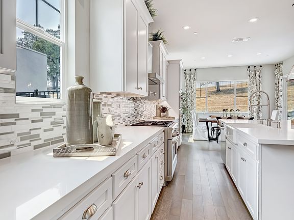 Kitchen with breakfast bar island