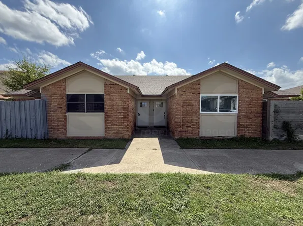 718 E Pecan St, Hurst, TX 76053